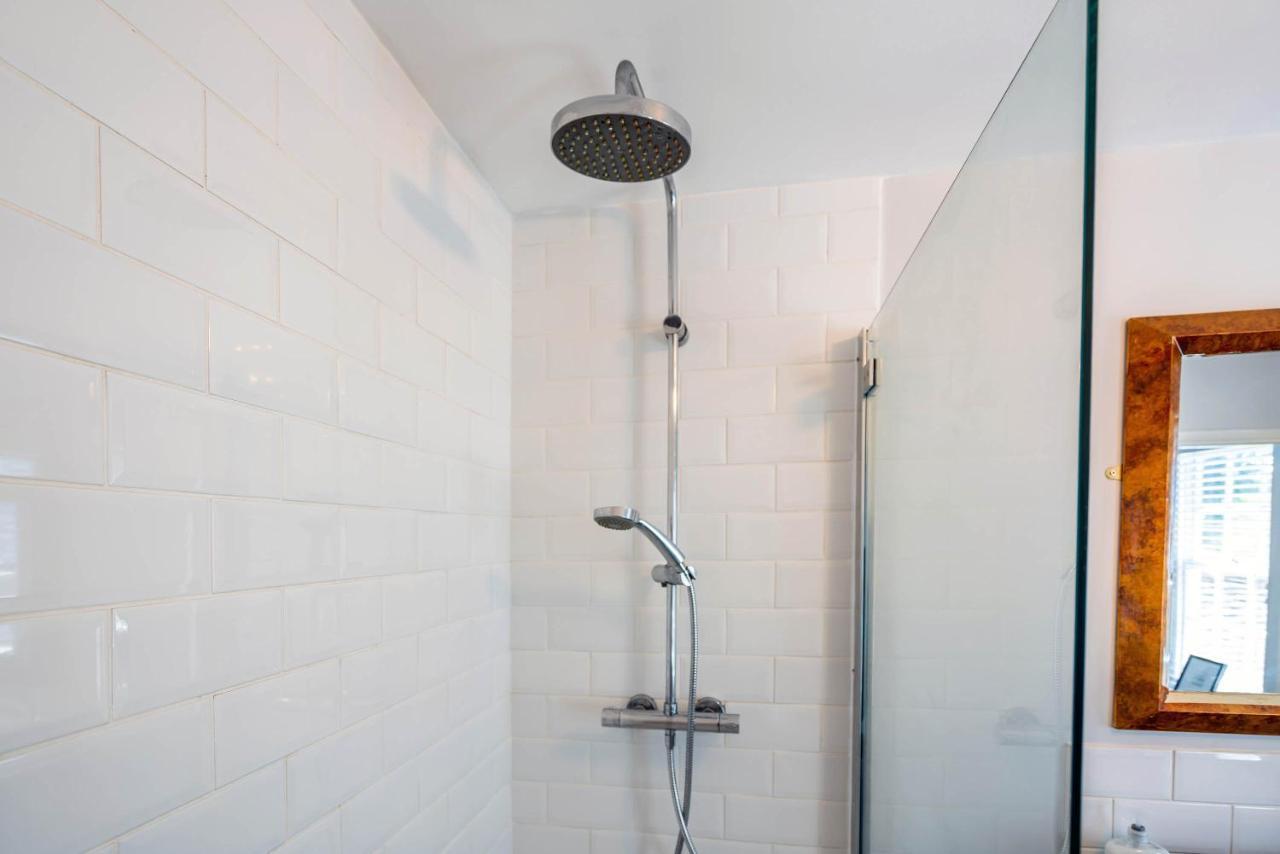 Two Bedroom House In Canterbury City Centre Zewnętrze zdjęcie